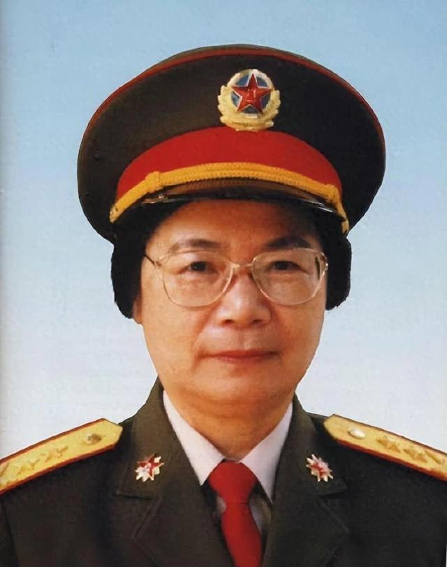 他所在的家庭被誉为“全世界军衔等级最高的家庭”，真是太厉害啦！
聂帅作为开国元帅