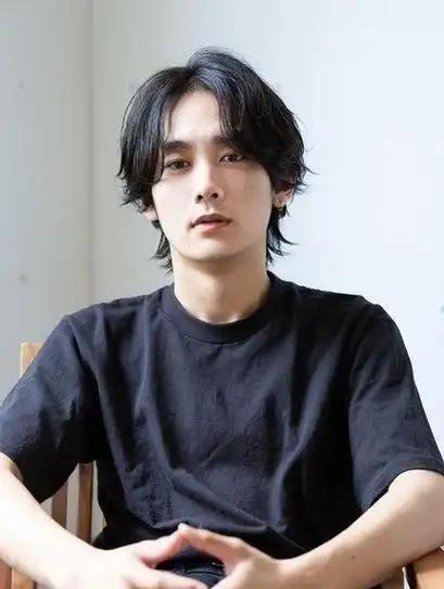 日韩男生为什么比中国男生爱打扮？
外貌管理真有这么重要吗？
 
经常去韩国的朋友