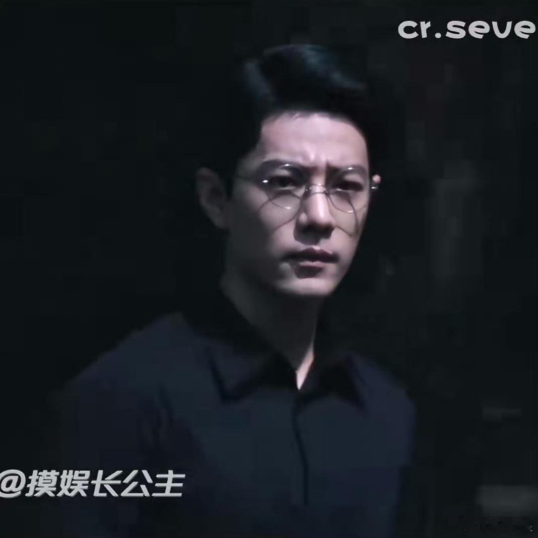 这有点南平…… .他的山根一直好奇怪好粗好直楞一根没人say… 