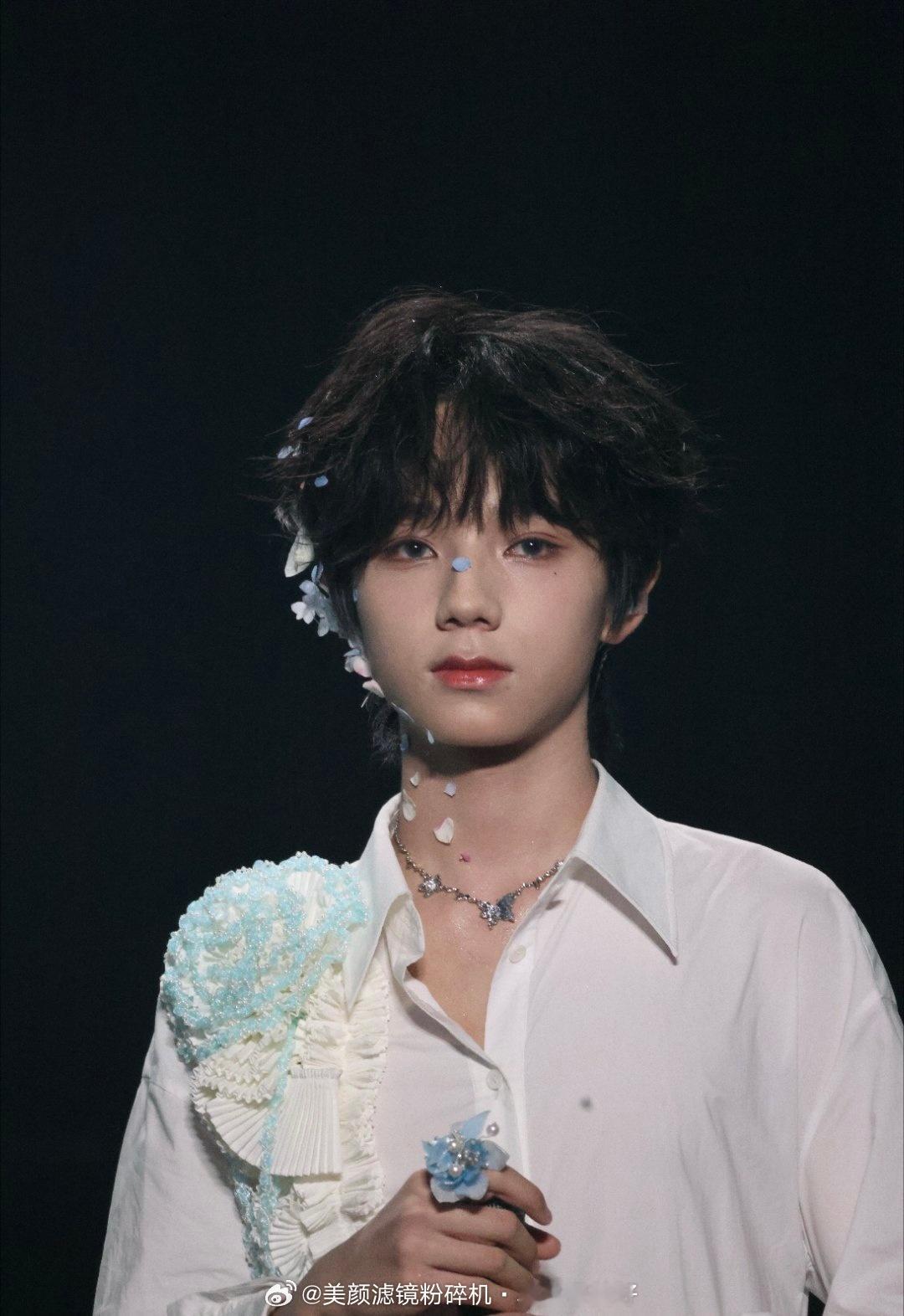 王橹杰公演舞台饭拍生图 cr logo ​​​