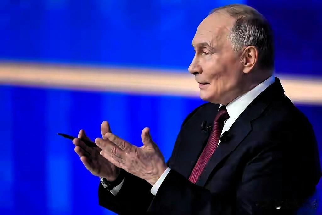 中俄关系为何能成为“稳定器”？普京给出了答案！
 
当地时间12月19日，普京在