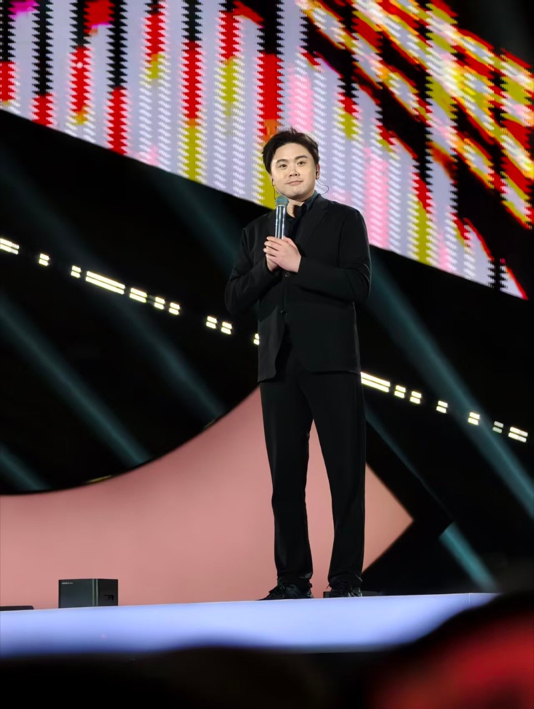 追觅之夜现场演唱会感谢追觅老板请看演唱会！撒贝宁主持真的好幽默，萧敬腾、毛不易、