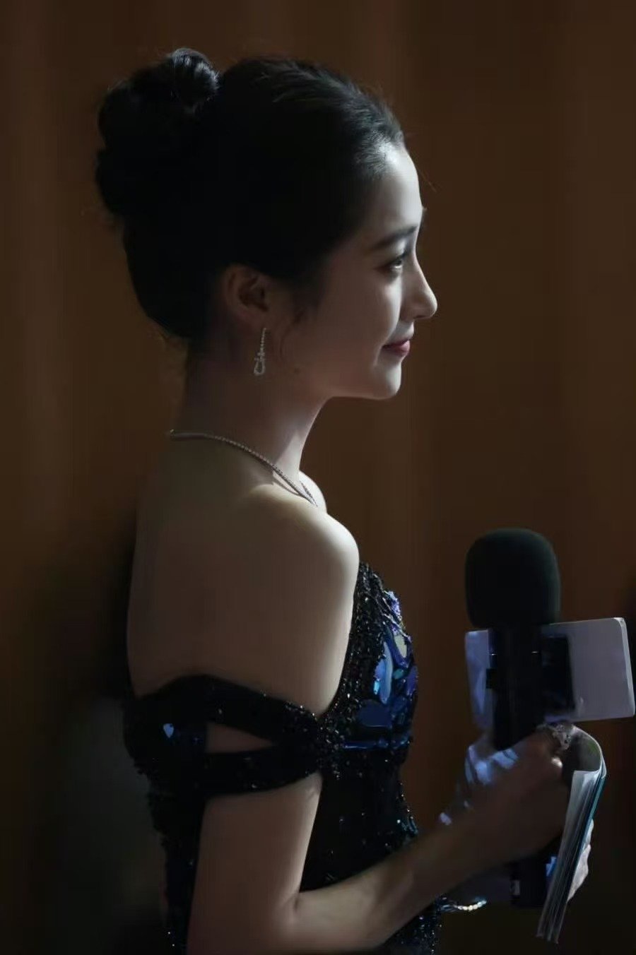 关晓彤白玉兰彩排花絮关晓彤白玉兰彩排花絮图关晓彤白玉兰彩排花絮图 