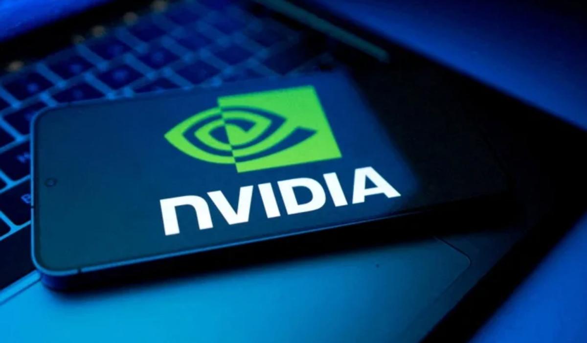 【英伟达通知中国客户，春节前开始出货H200芯片】

3名匿名知情人士向路透社透