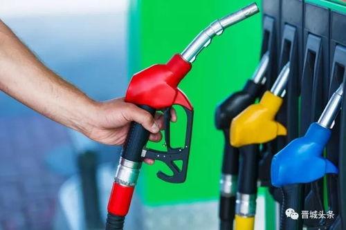 但中游炼化及下游化工行业受成本飙升挤压，利润空间缩小。整体呈现上游勘探、新能源等