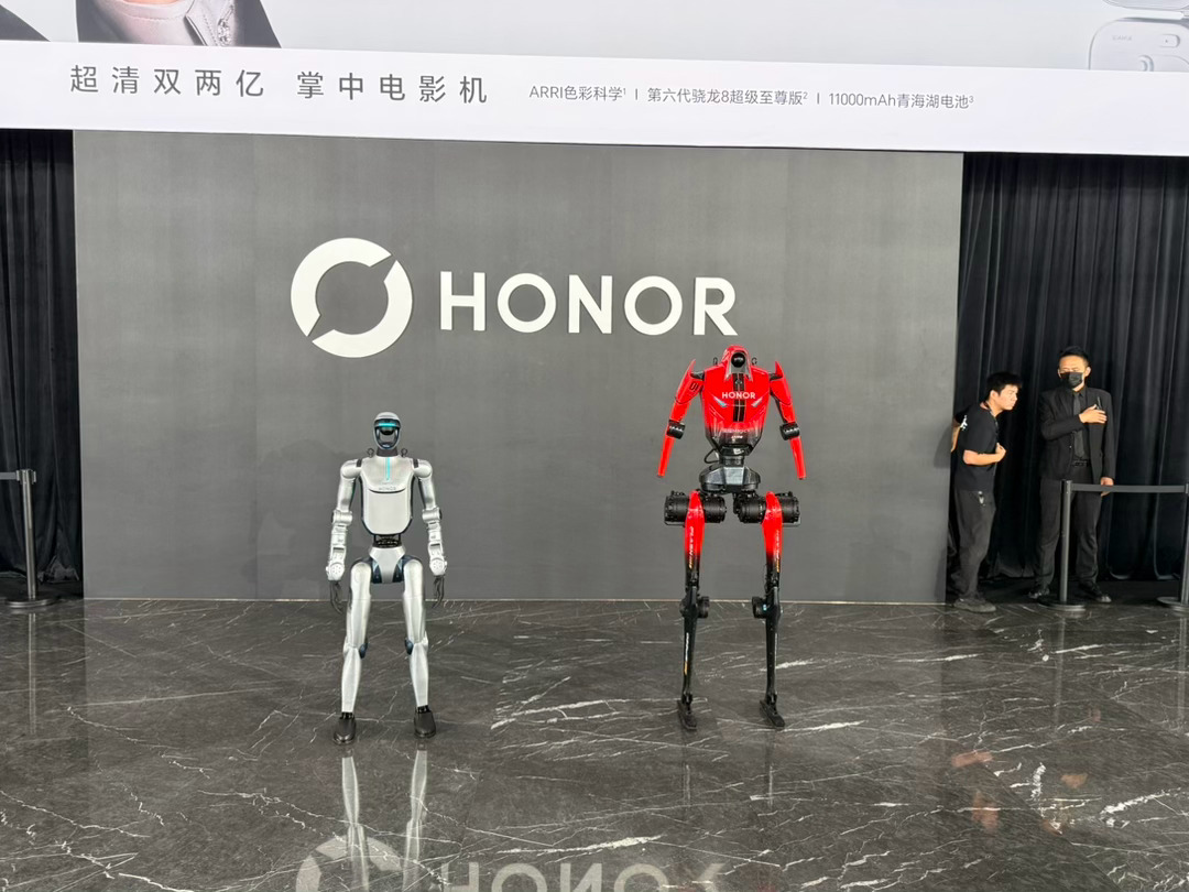 九月是年度旗舰手机发布大月。如果华为 Mate90 系列真延期至国庆节当天发布，