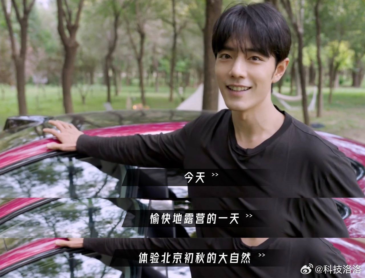 肖战胸部健身痕迹终于蹲来了肖战的vlog，这次看vlog除了被秋日氛围治愈，也被