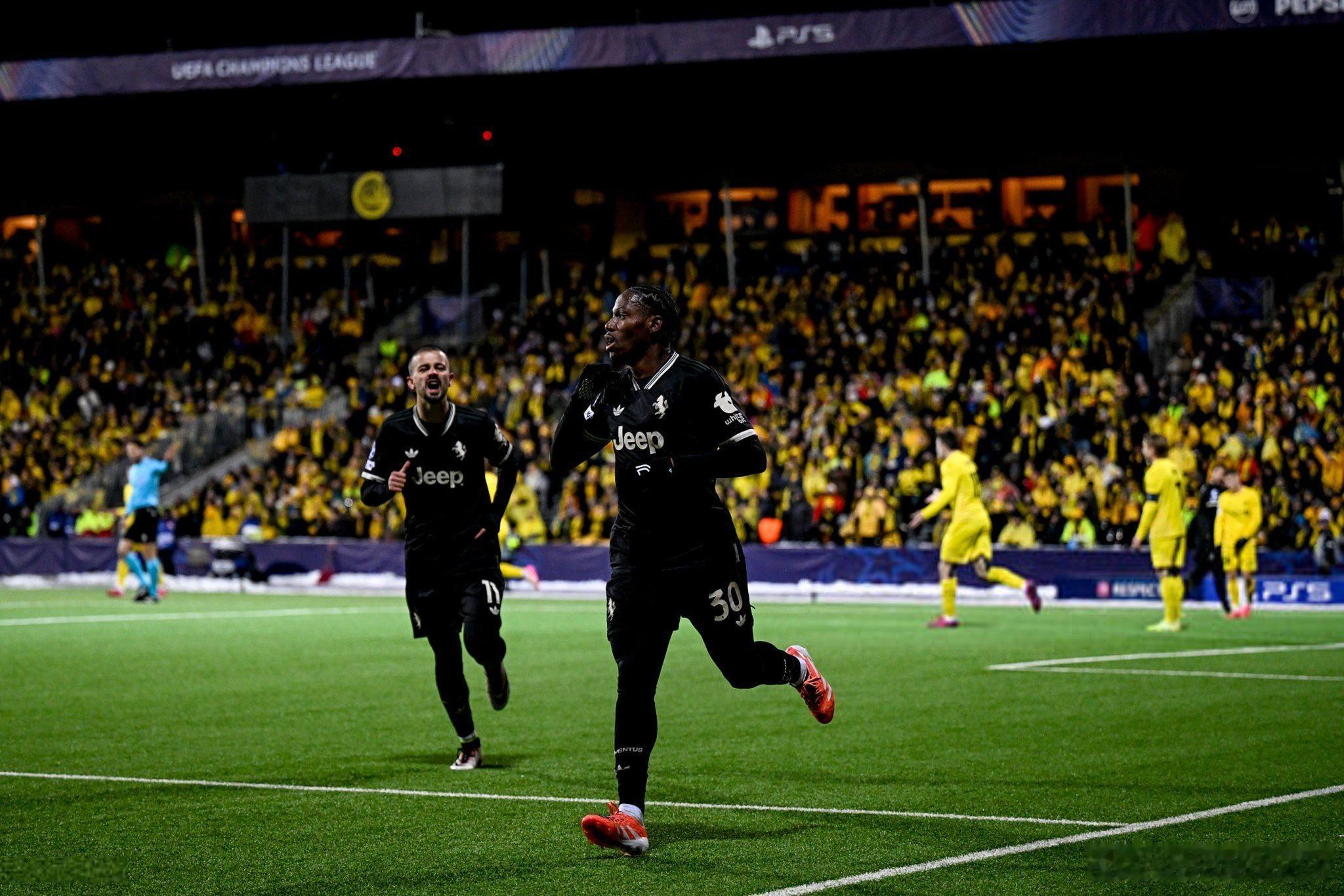 都灵体育报：戴维今晚可能会意外的出现在对阵卡利亚里的首发中，这位大加帝星在对阵博