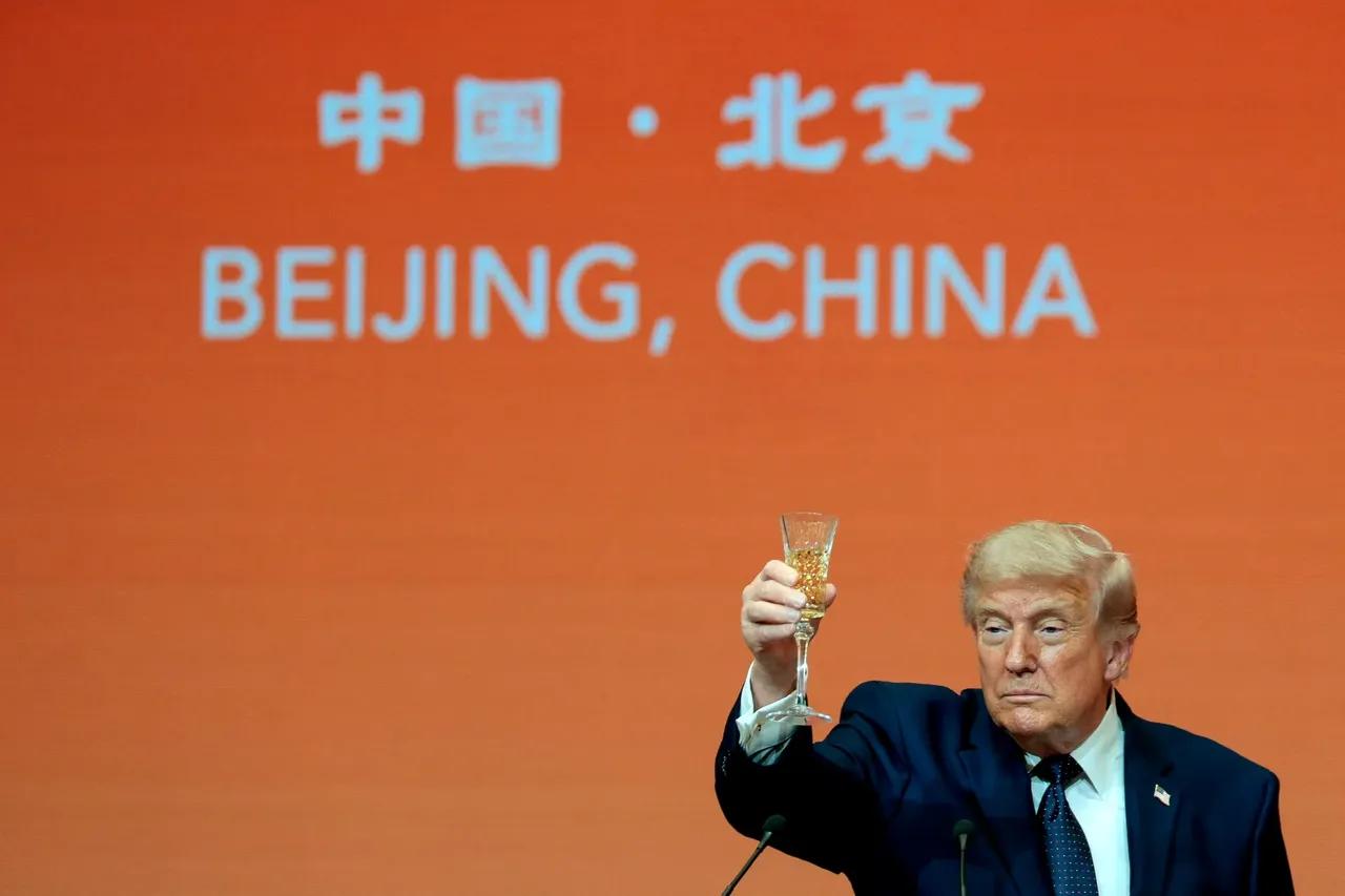 特朗普这次很给面子！ 5月14日晚，特朗普主动端起酒杯，向大家敬酒后，自己浅浅的