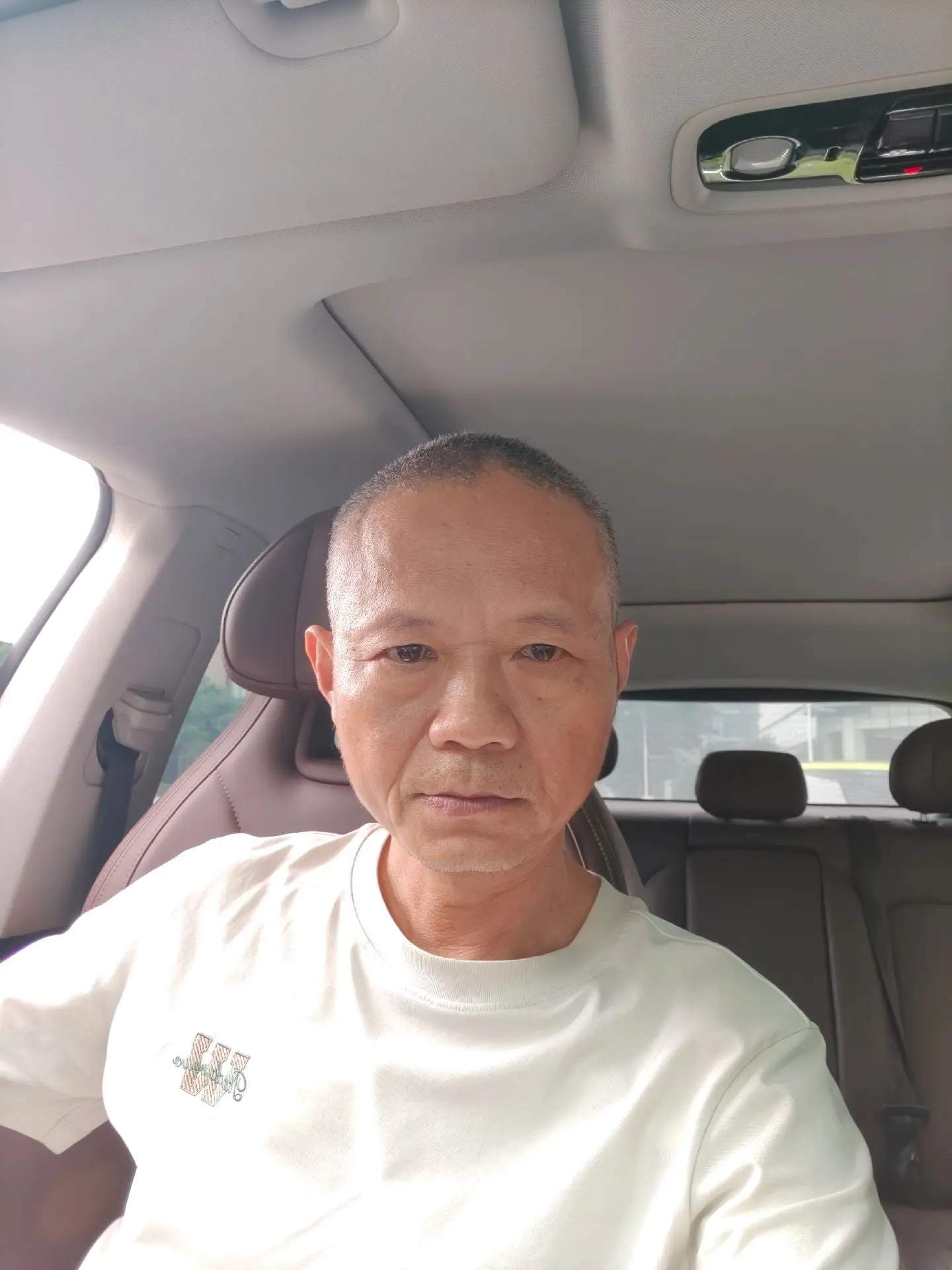 我必须承认自己是个粗人，经常会对伤害流浪动物的变态人渣爆粗口。因为善良...