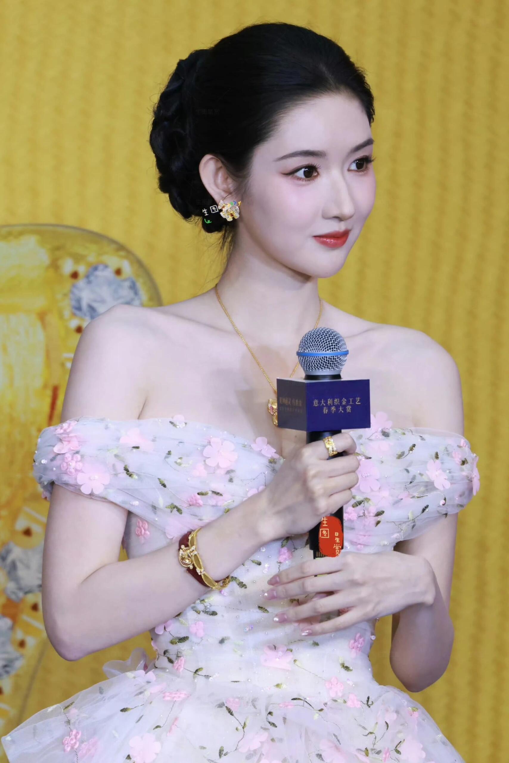 王玉雯花系长相王玉雯姐姐你好香温柔又明艳，这样的长相真的很舒服啊！越看越上头！姐