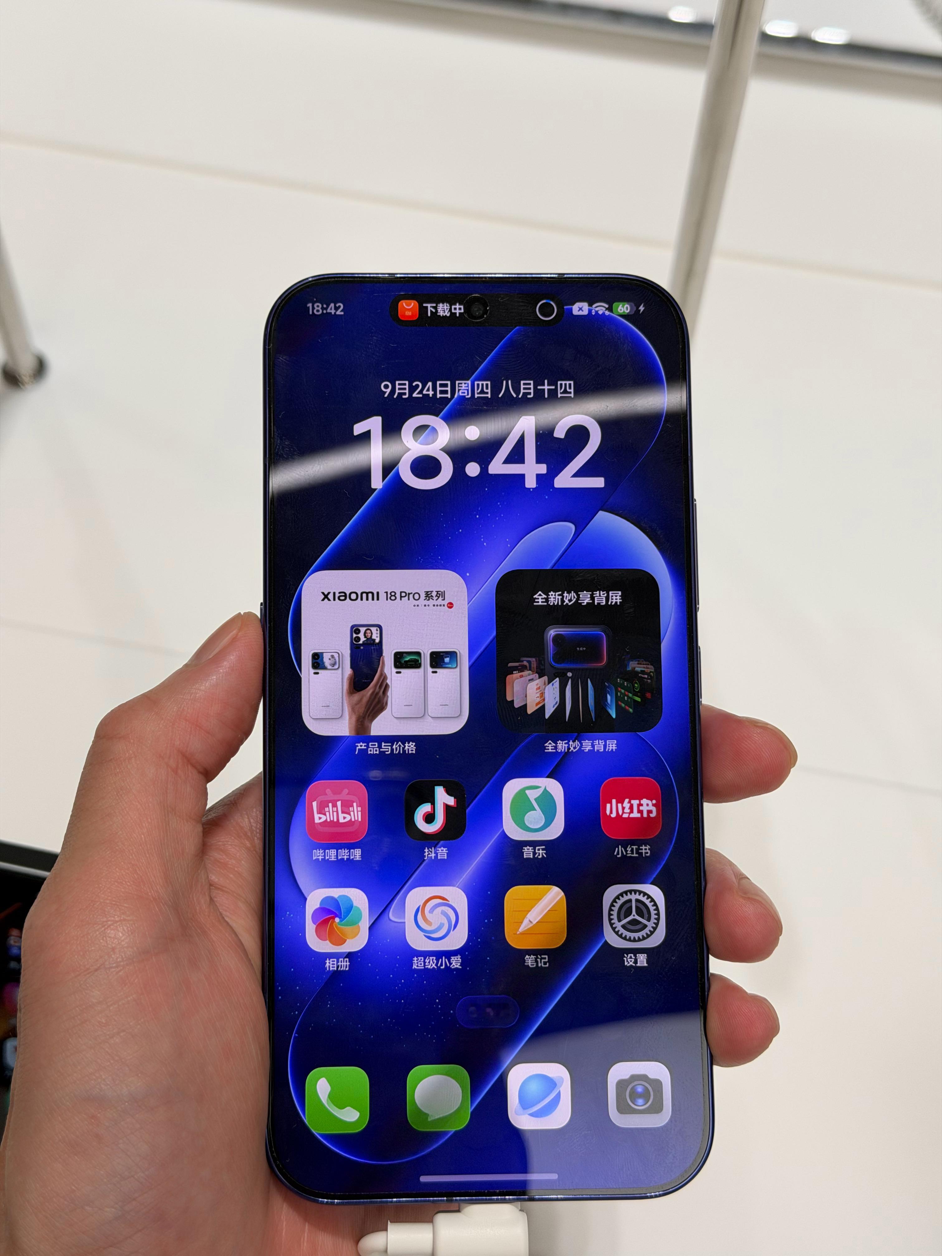 小米OPPO VIVO的旗舰机都上了，这三台你们会选哪一台？小米这个背屏感觉亮度