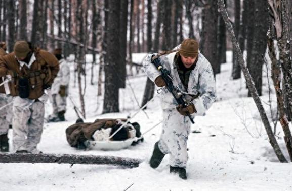 谁能想到，号称“全球战力天花板”的美军，居然在军演里玩起了“控分保面子”的戏码。