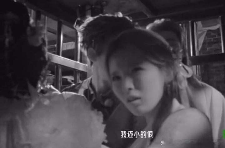 杨超越谁是你姐杨超越我还小得很 那个诡异的姐姐声应该是节目组刻意营造恐怖气氛的，