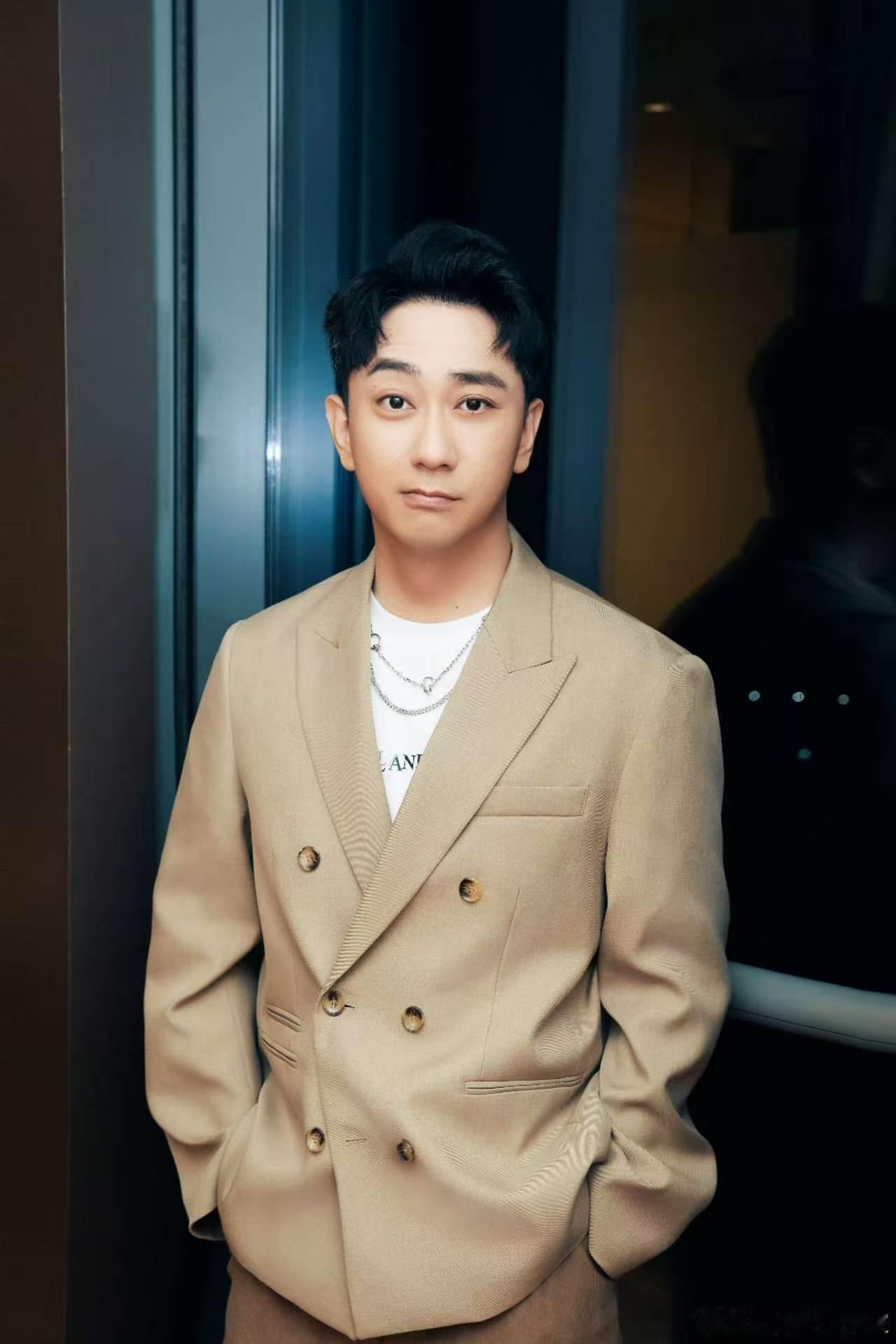 王自健特邀主演此刻的生活 王自健特邀主演 恭喜王自健特邀主演的《此刻的生活》顺利