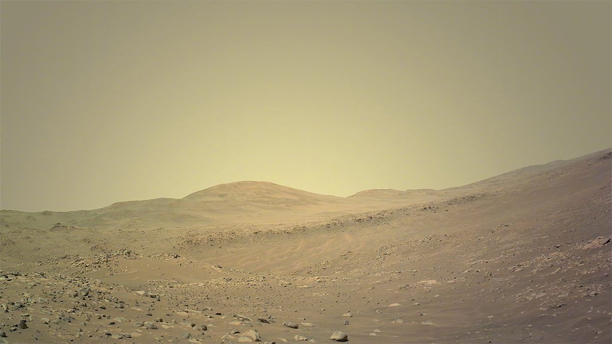 当地时间2024年2月12日11时20分，毅力号导航相机拍摄的火星表面。照片由P