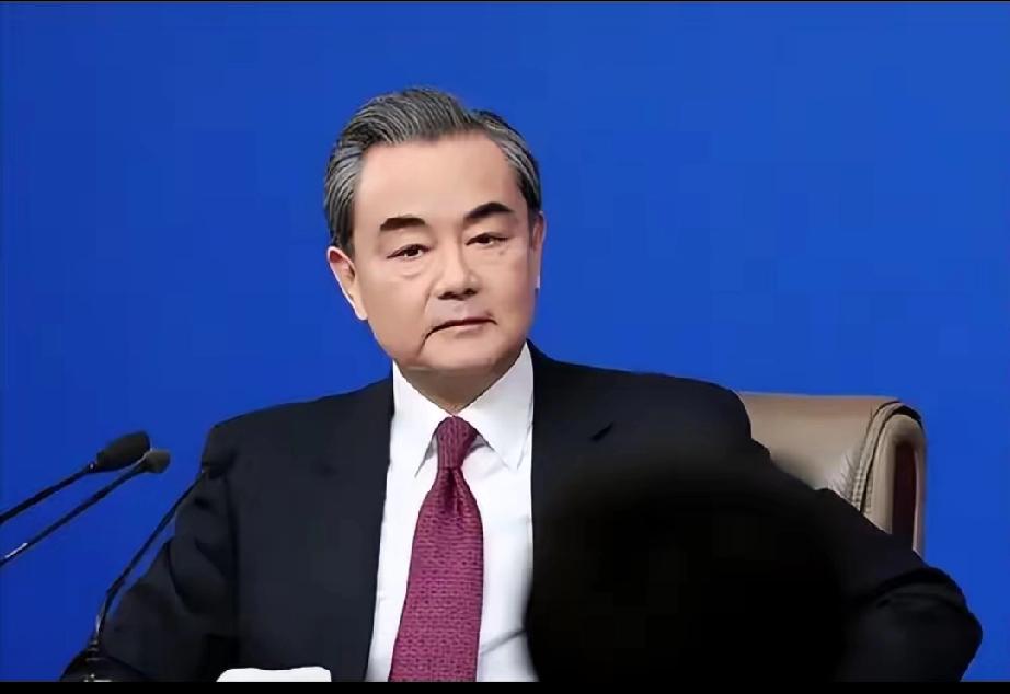 特朗普访华前夕，中美外长一通重磅通话，直接打破中美过往几十年的相处默契。中方不再