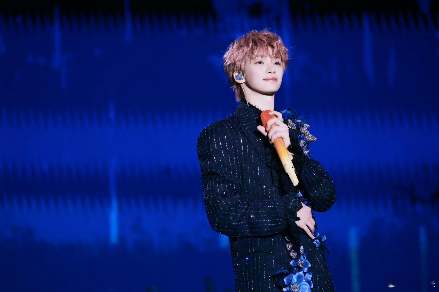 梓渝完成一次挑战梓渝武汉演唱会顺利结束，发文“又完成一次挑战”每一次突破都算数！