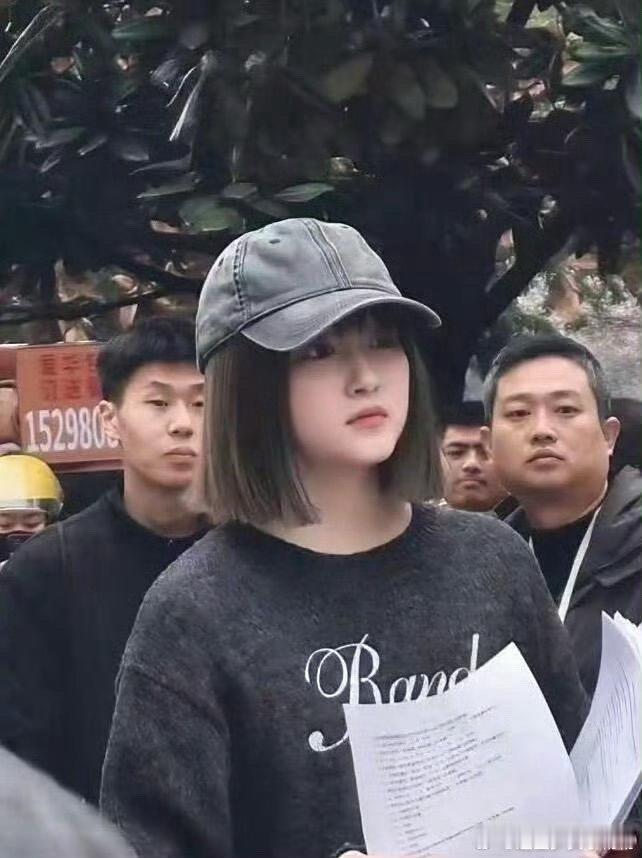 关晓彤现实生活中的样子好赞，比电视上看到的美多了，简直不敢想像！ ​​​