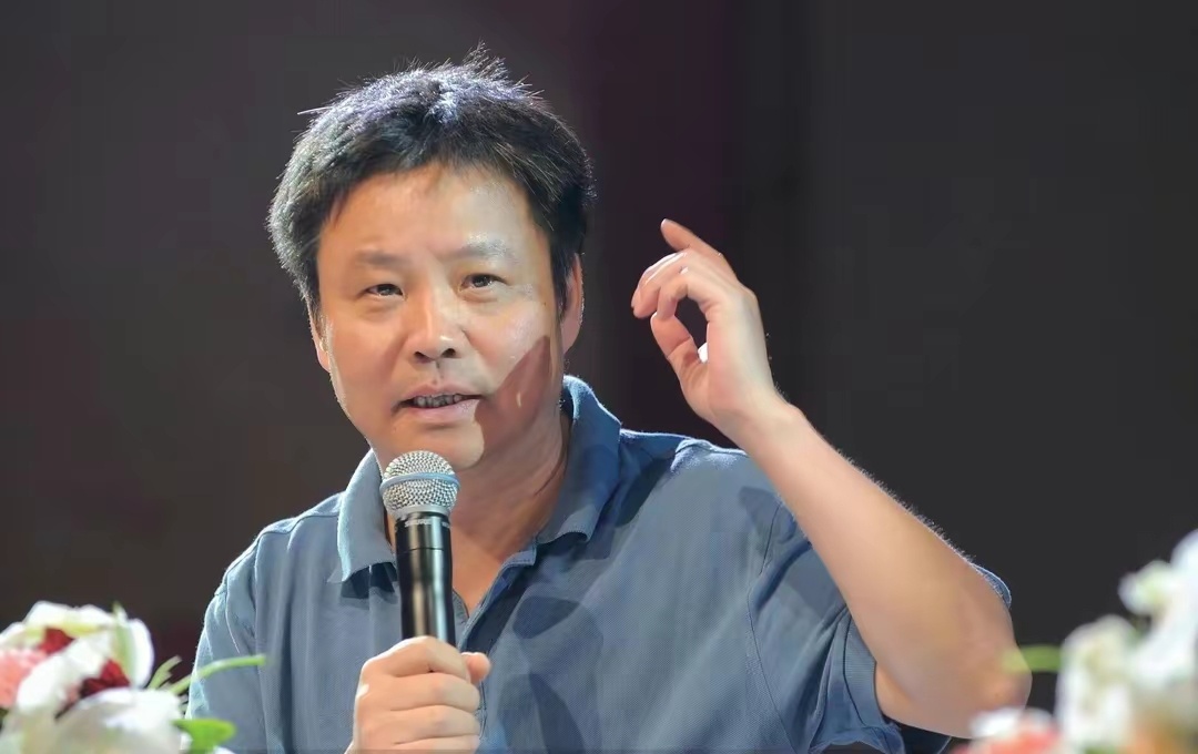心可以碎，手不能停，该干什么就干什么。在崩溃中继续前行，这才是一个成年人的素养。