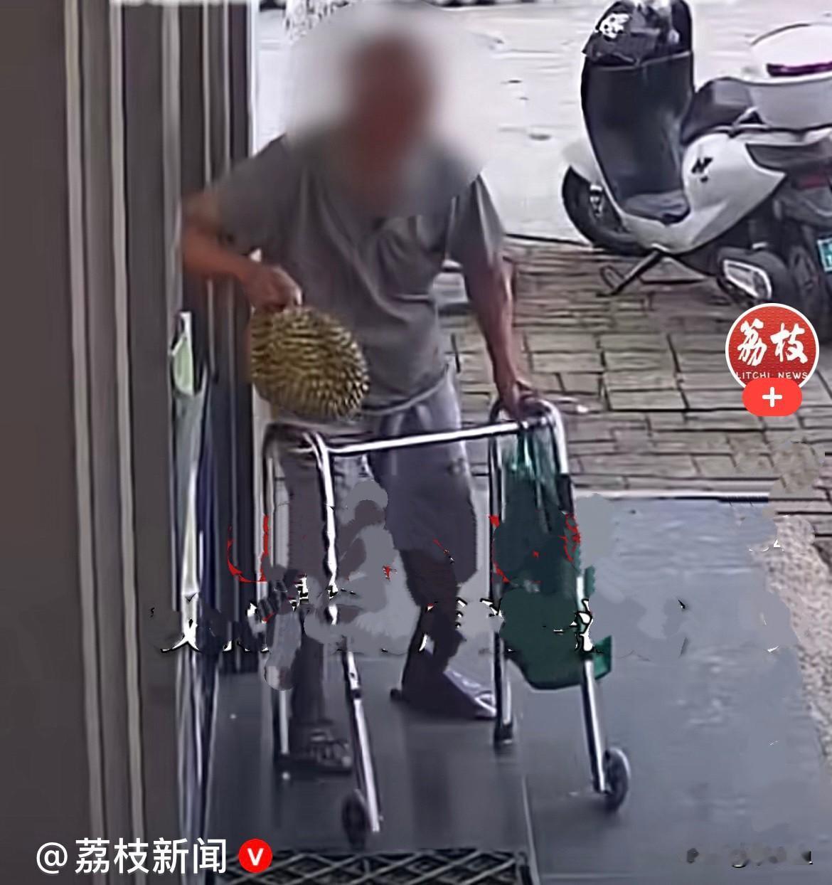 近日，广西钦州一家水果店又遇上了这位让人头疼至极的惯偷老人……
        