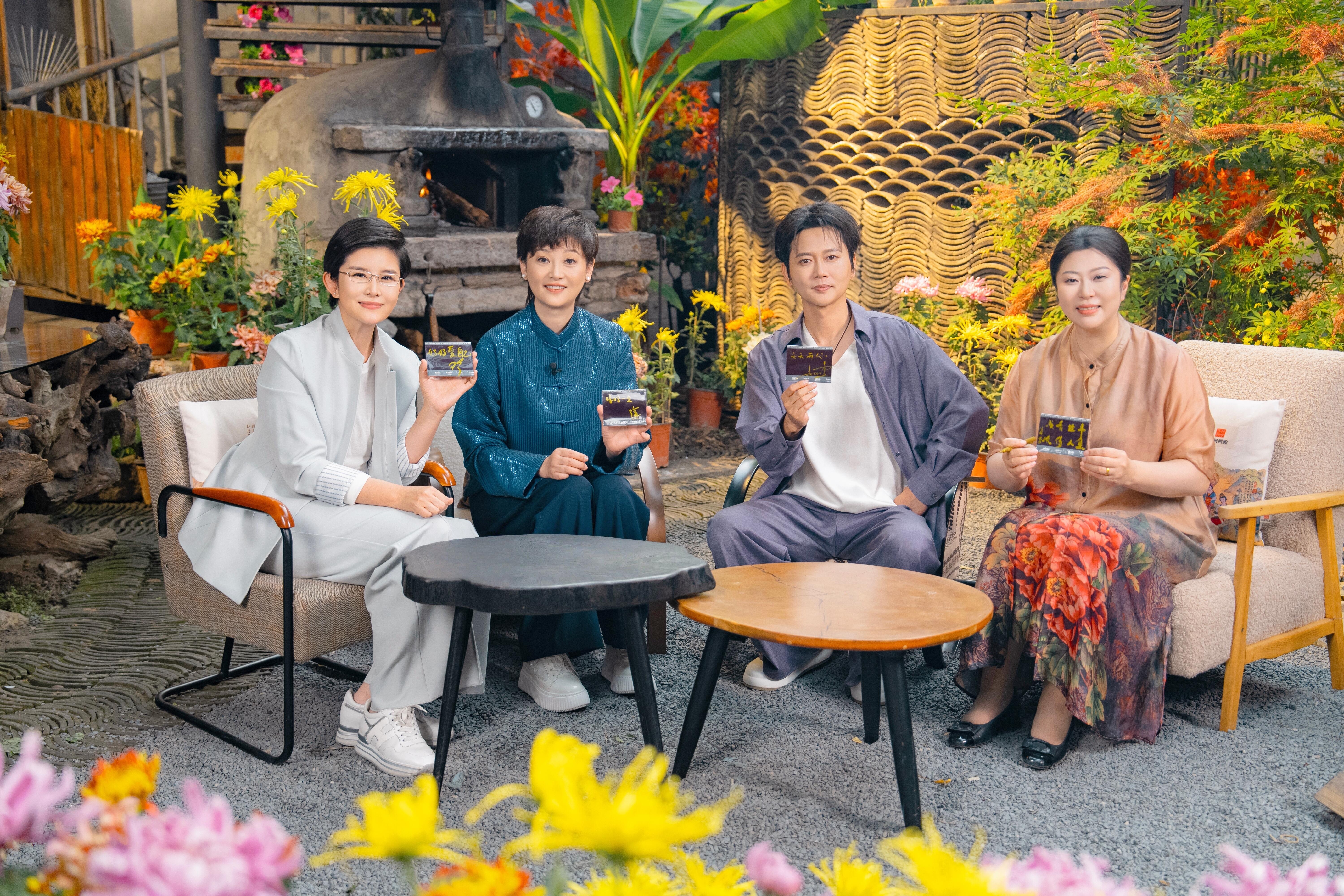 央视综艺《她的小院》孟鹤堂合影。 ​​​