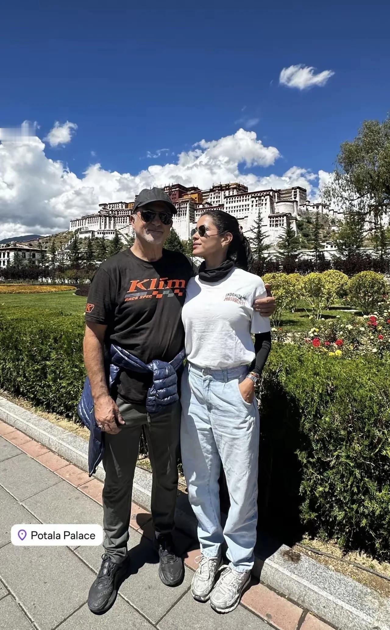 这俩货这次确实表现不正常，被印度7个人搞收点钱都能改口，这次来热度这么高，收点钱