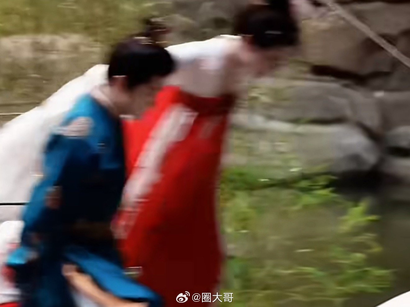 曾舜晞鹤男吊威亚路透曾舜晞鹤男新剧同框路透 呀呀呀呀呀，点开之前没想到曾舜晞和鹤