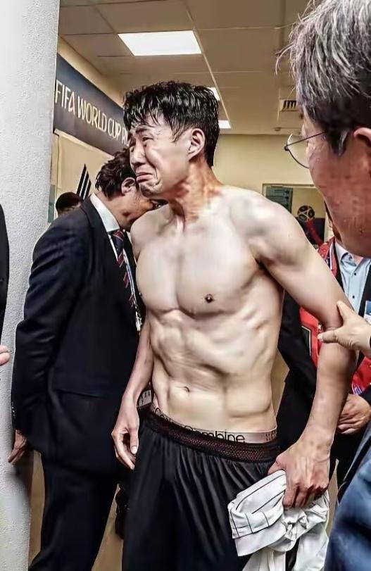 原来网友真没说错！韩国队这趟回国，跟被开除国籍差不多了。
 
你就想吧，堂堂一个