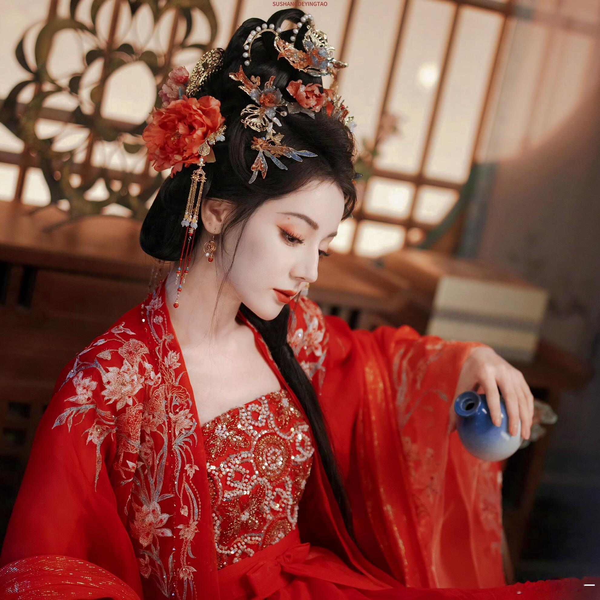 迪丽热巴花魁妆火到AI界了 真的被美到失语！立体骨相 + 华丽头饰 + 魅惑眼妆