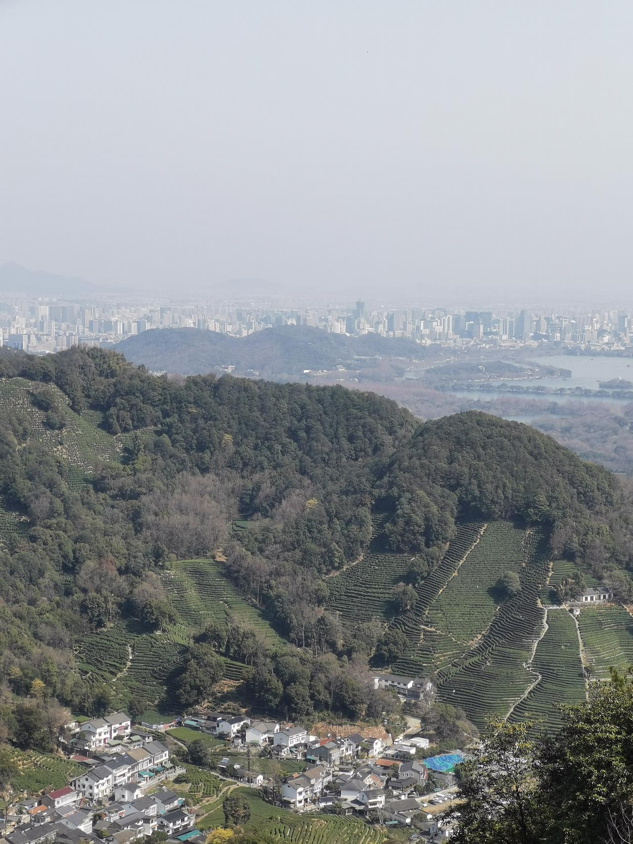 美以对伊朗动武会有哪些影响 
从能源与经济层面看，一旦冲突爆发，国际油价肯定飙升