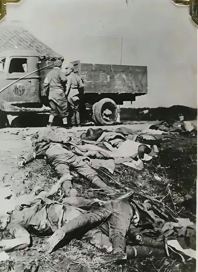 目睹侵华日军屠杀百姓的图片，内心着实五味杂陈，愤怒与悲痛相互交织。日本鬼子在侵华