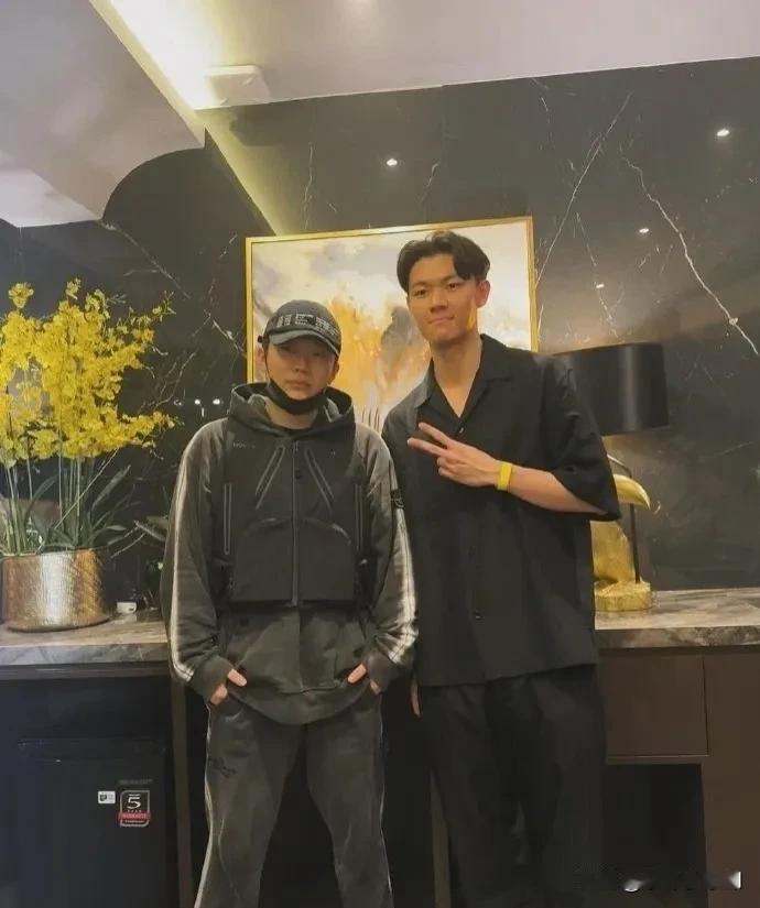 PG One马来西亚演出被狂扔一地内衣！对这圈子的刻板印象越来越重了。在pgon