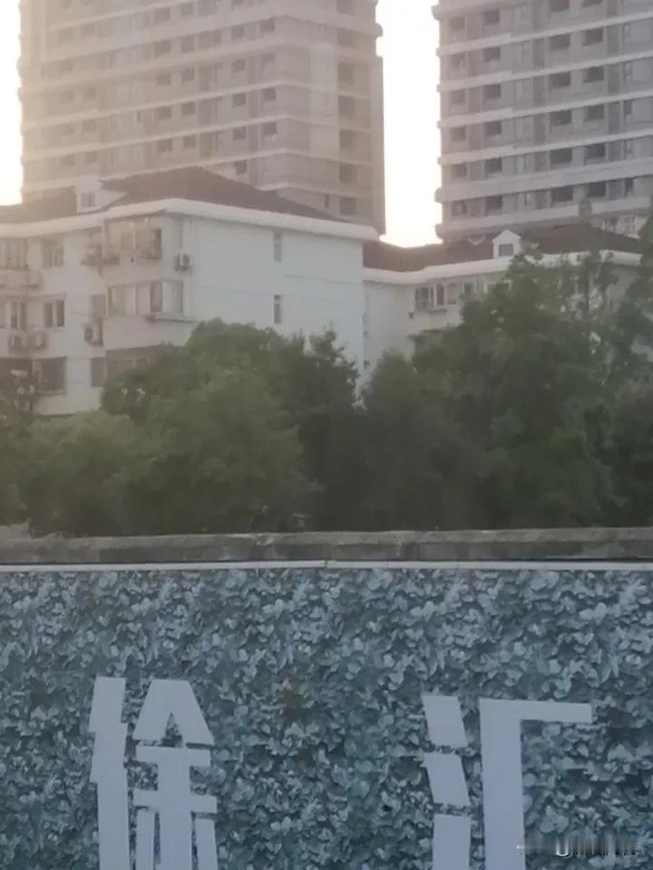 人活一辈子，什么是真正属于你的健康的身体属于自己、丰富多彩的精神生活属于自己。