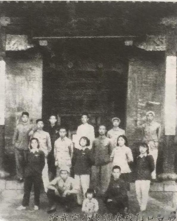 《草根春秋》系列文章： 王家祠堂上小学
本文讲述了上世纪五十年代末在山西省汾阳市