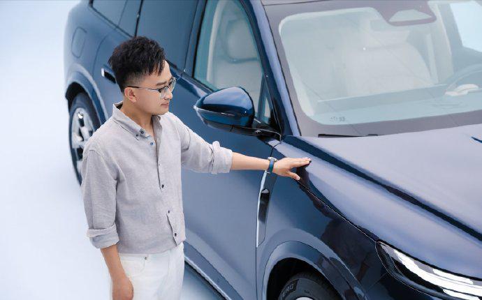 既然是号称“超级庭院级大五座SUV”，那空间自然是泰山X8很大的特点了。
静态品