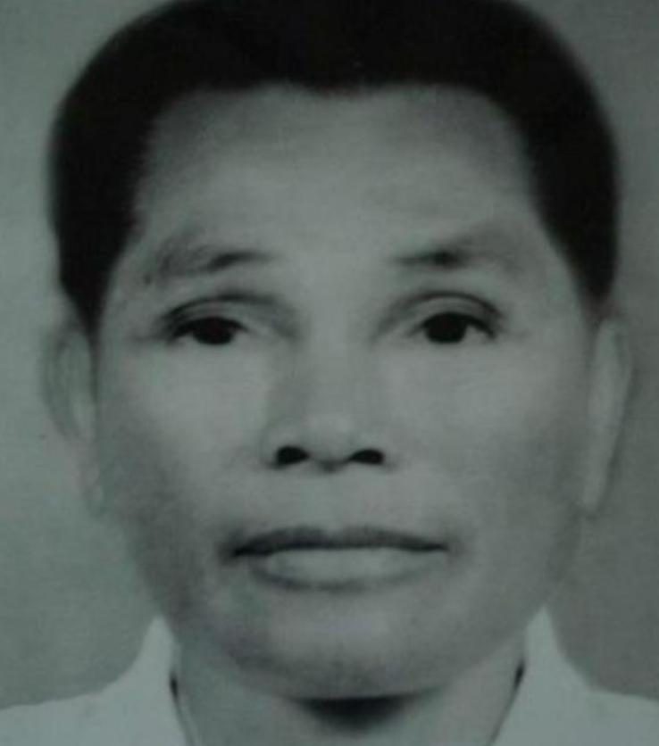 1960年，乐会县一位老农何世富，临终前向妻子坦白：“我原名叫何畏，是红军的军长