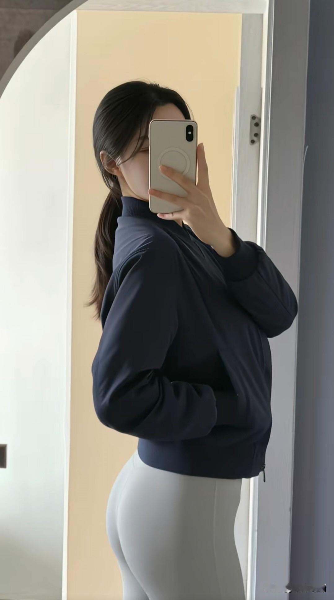 懒问人间事，闲观物外天。