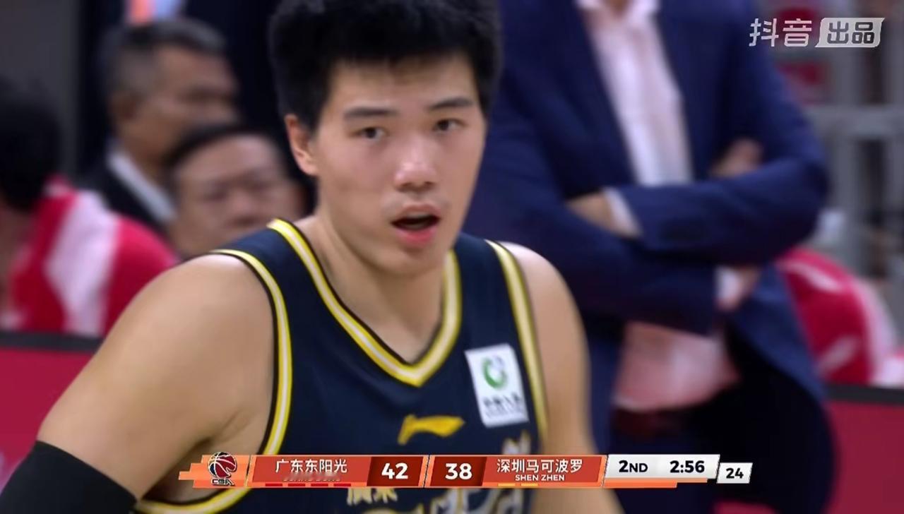 随着杜润旺的复出，杜峰可以排出的阵容则更丰富了，从对阵深圳这场比赛来看，如果打快