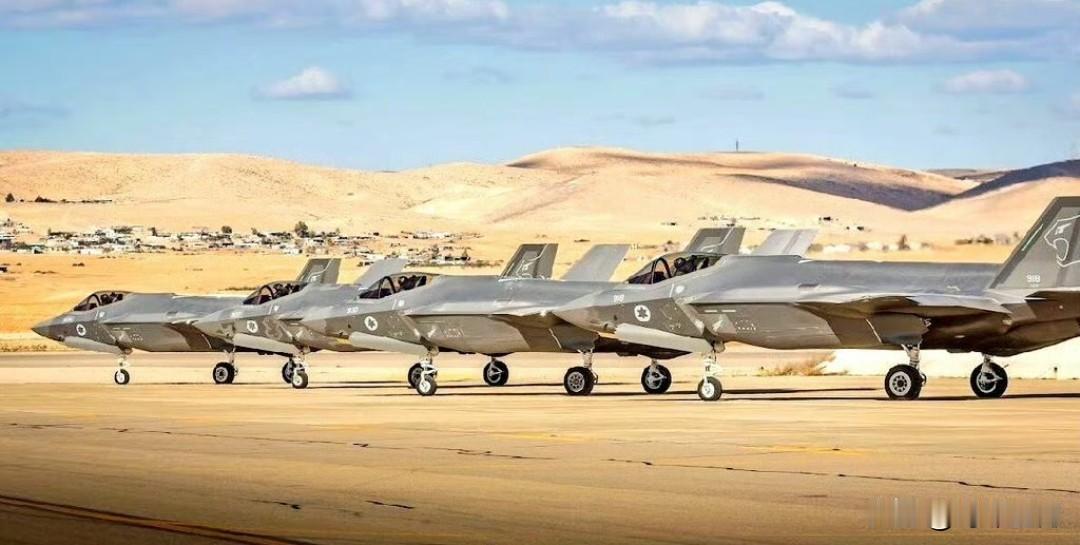 以色列已向美国通报，他们将再次加强对黎巴嫩的打击，以迫使解除真主党武装。

一名