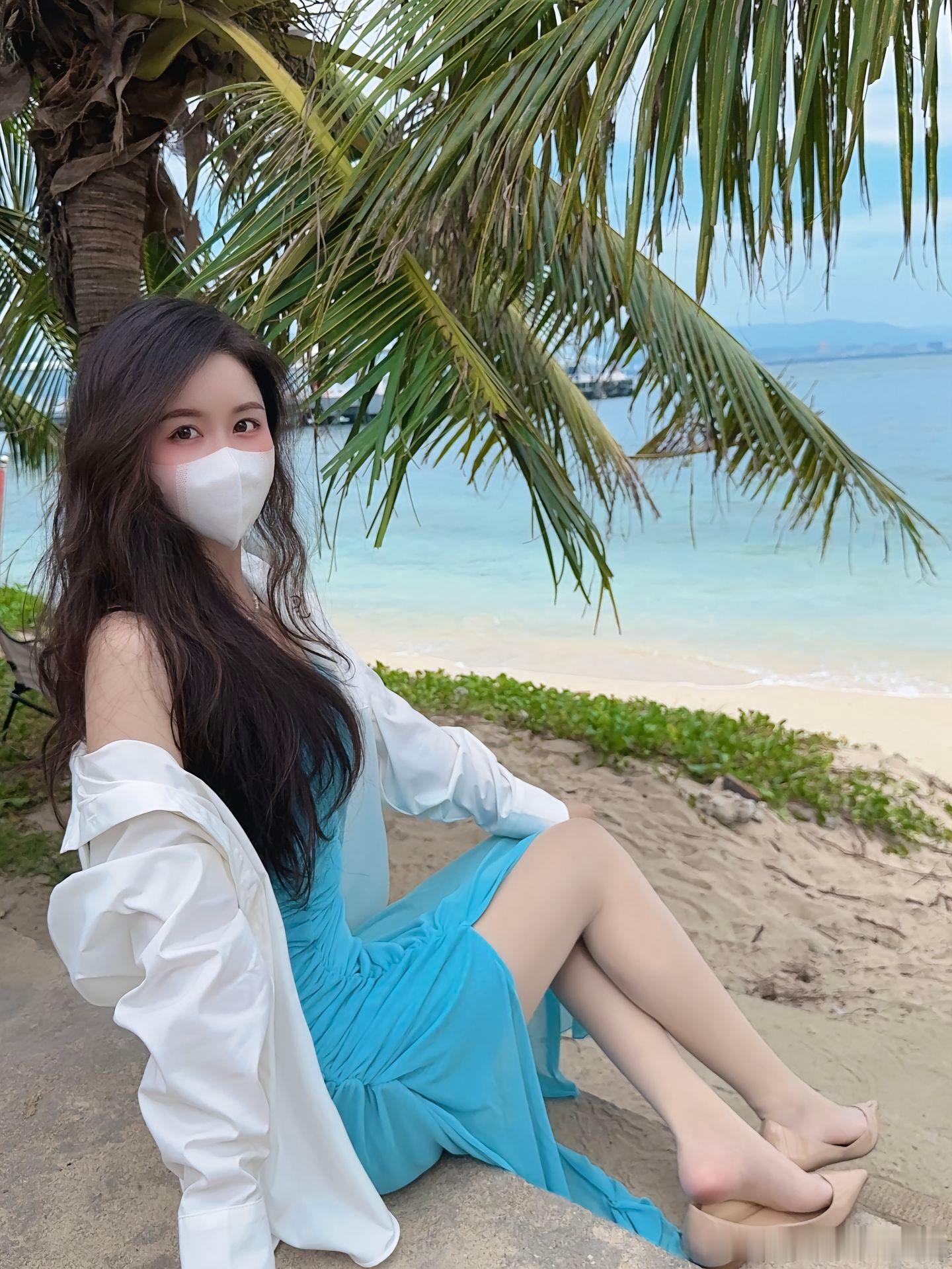 沙滩上的丝袜少女～ 
