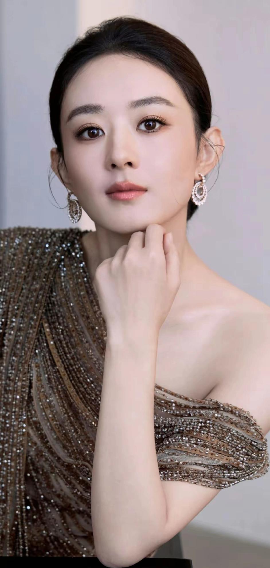 好长时间没发她的照片了，这张还是可以的……