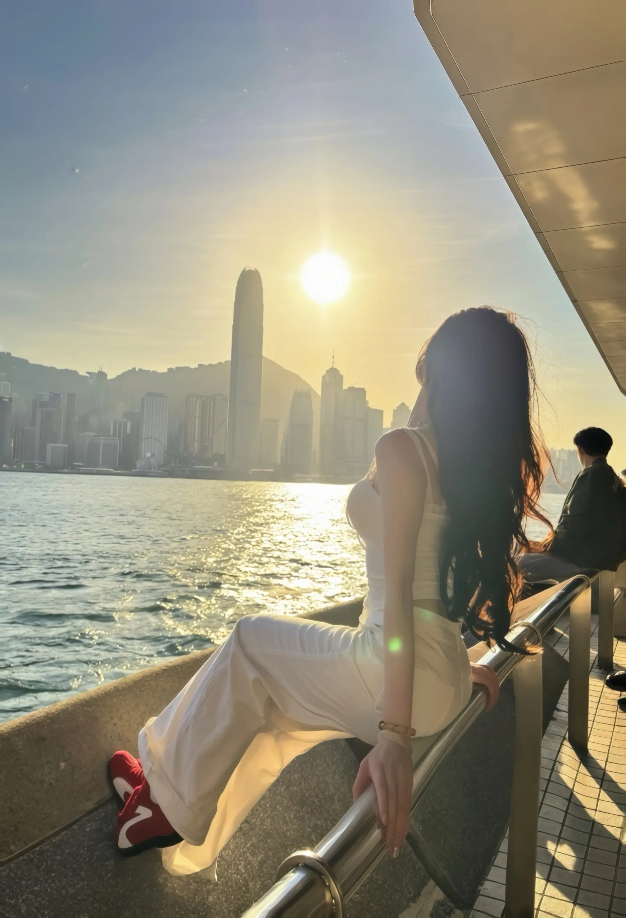 19歲的某一天 我終於站在了港島的街頭。19歲的某一天 我終於站在了港島的街頭