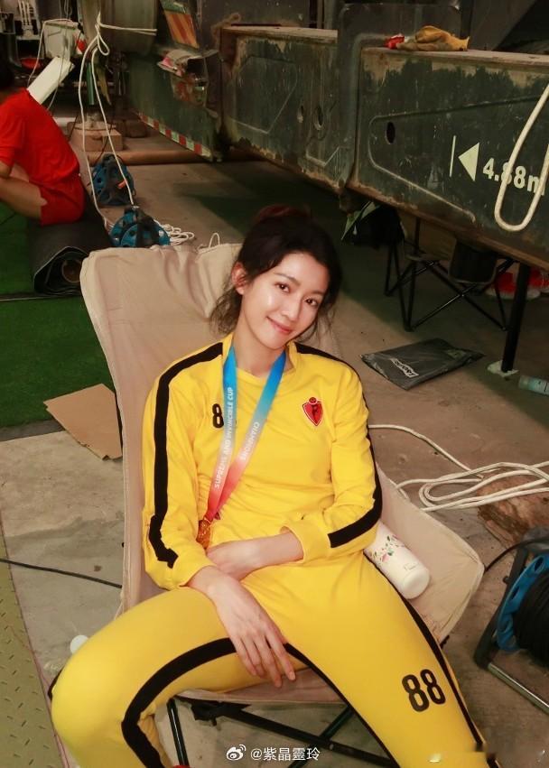 【On.cc】《功夫女足》殺到香港　周星馳率蔡思貝熱巴謝票谷戲周星馳執導電影《功