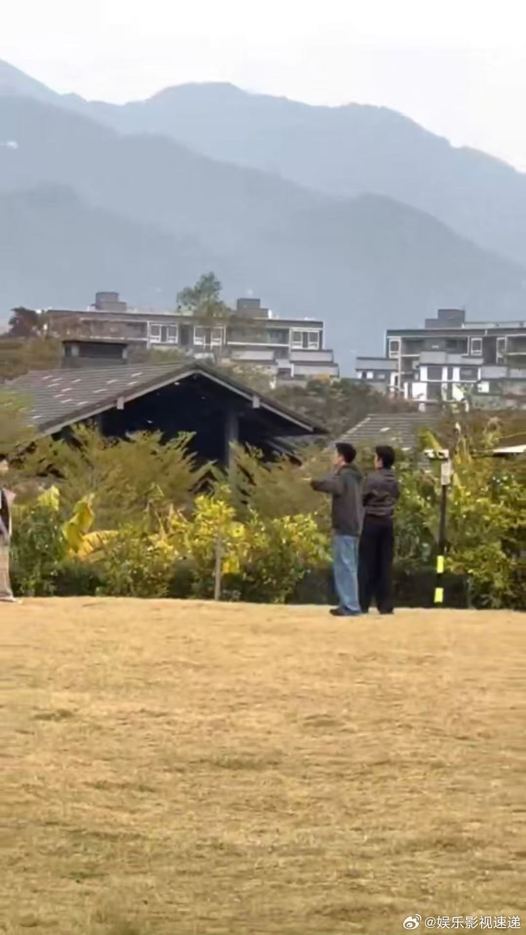 王星越付航跳起舞来发了狠忘了情周五晚高疯 内娱难得一见的疯批搭档，王星越被付航带