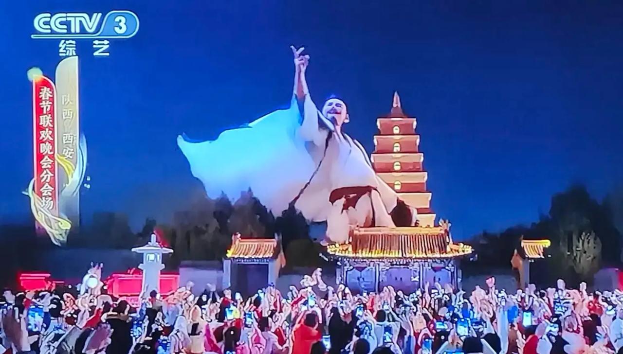 #你最喜欢李白哪一句诗?#人生得意须尽欢，莫使金樽空对月。越有阅历的人，越喜欢这