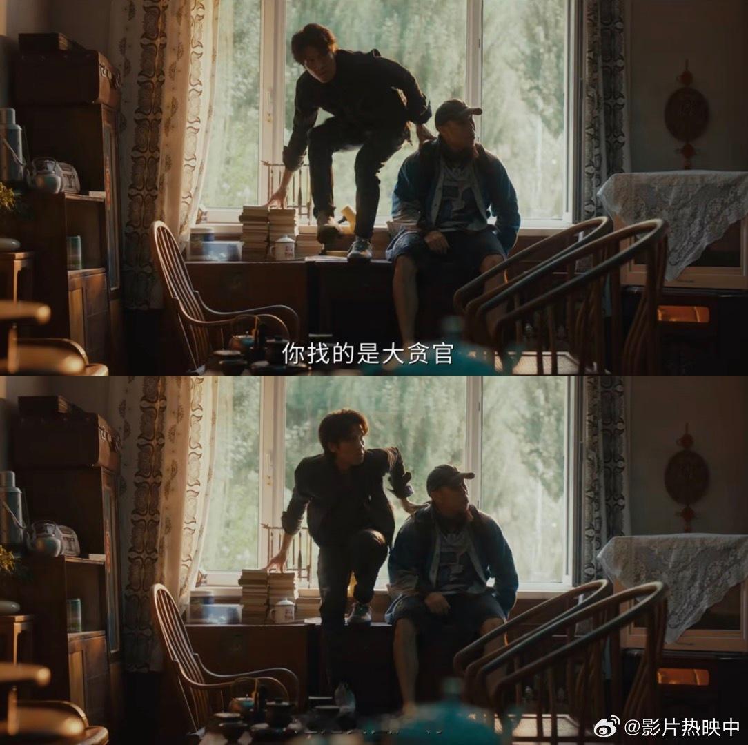烧饼还是吃了没文化的亏 什么叫“眼瞎心也盲”？看看刘直就知道了！方庸家那满墙字画