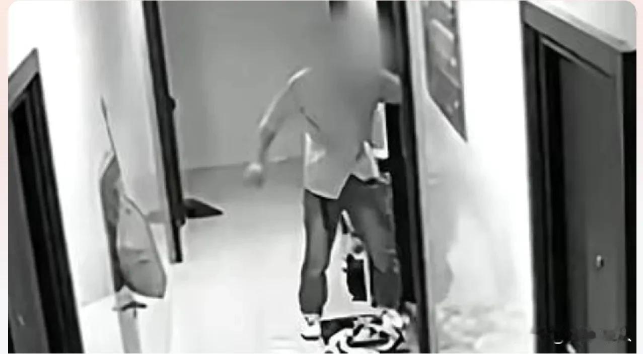 #女子遭醉酒男子入室强吻 嫌犯被抓#  晚上睡觉前一定要关好门窗，如果哪个窗户没