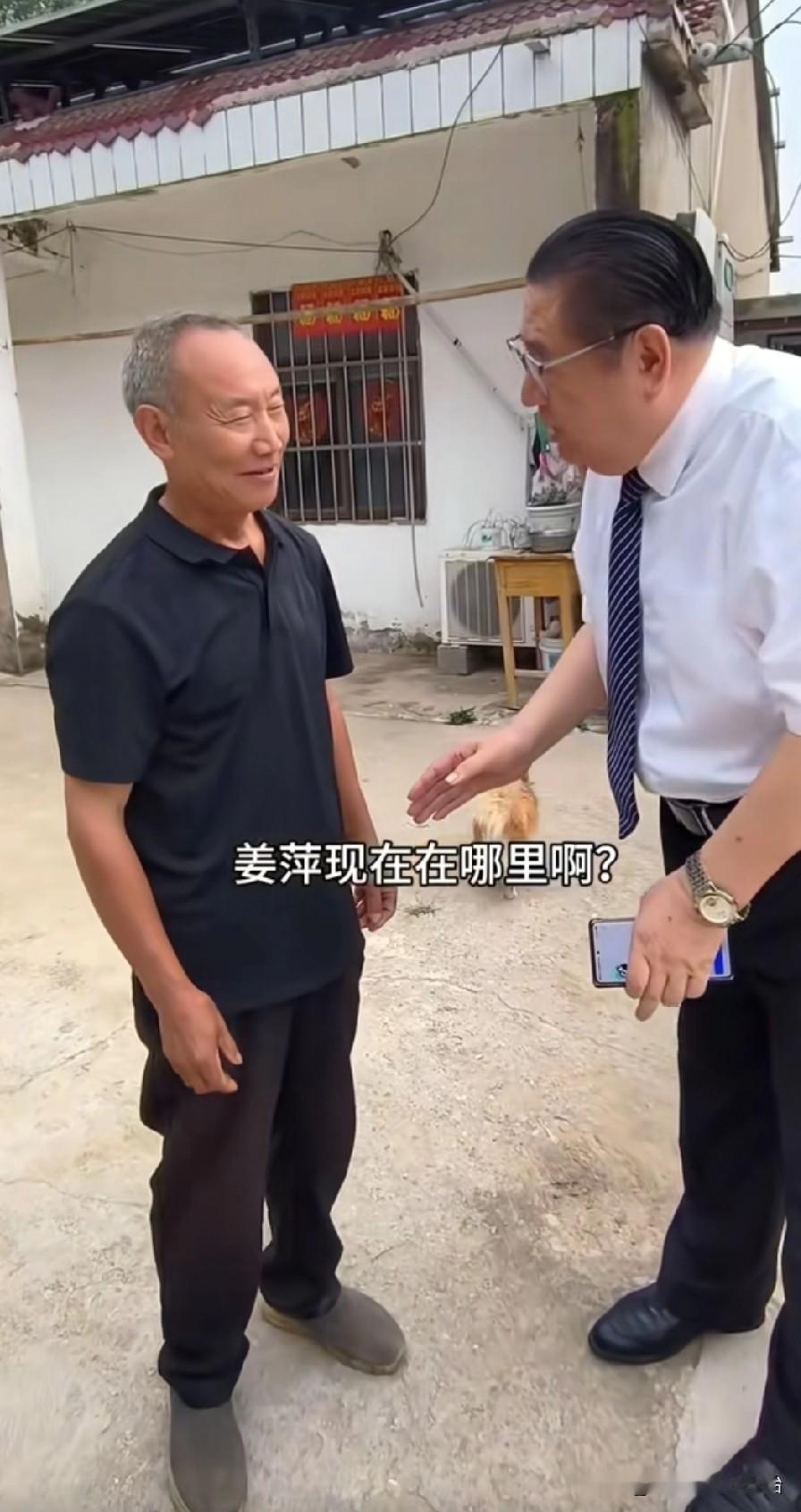 江苏洪泽湖古堰酒厂老总周飞又资助姜萍家了。

最近，江苏酒厂老板周飞专程带着礼物