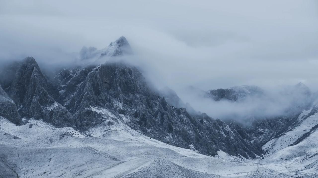 这是上周小电影里的4张照片，还没看过视频的朋友可以点：，极简黑白不知您喜欢不？